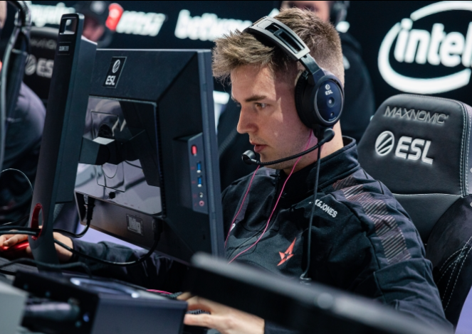 同时雄鹿的 同时雄鹿的