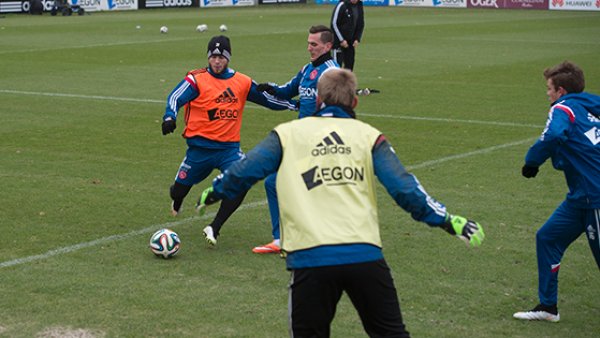 长的手递手 长的手递手